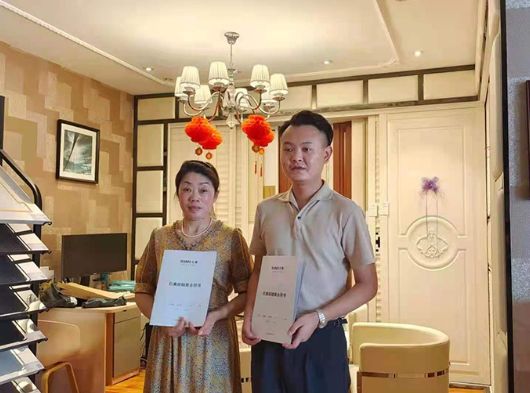 簽約捷報(bào)丨創(chuàng)贏2021，恭喜江蘇揚(yáng)中丁總加盟巨奧集成頂墻